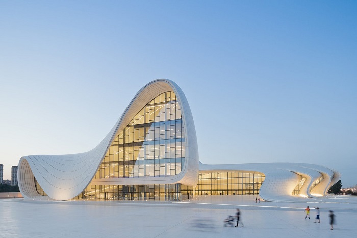 Centro Heydar Aliyev en Baku ejemplo de arquitectura contemporánea